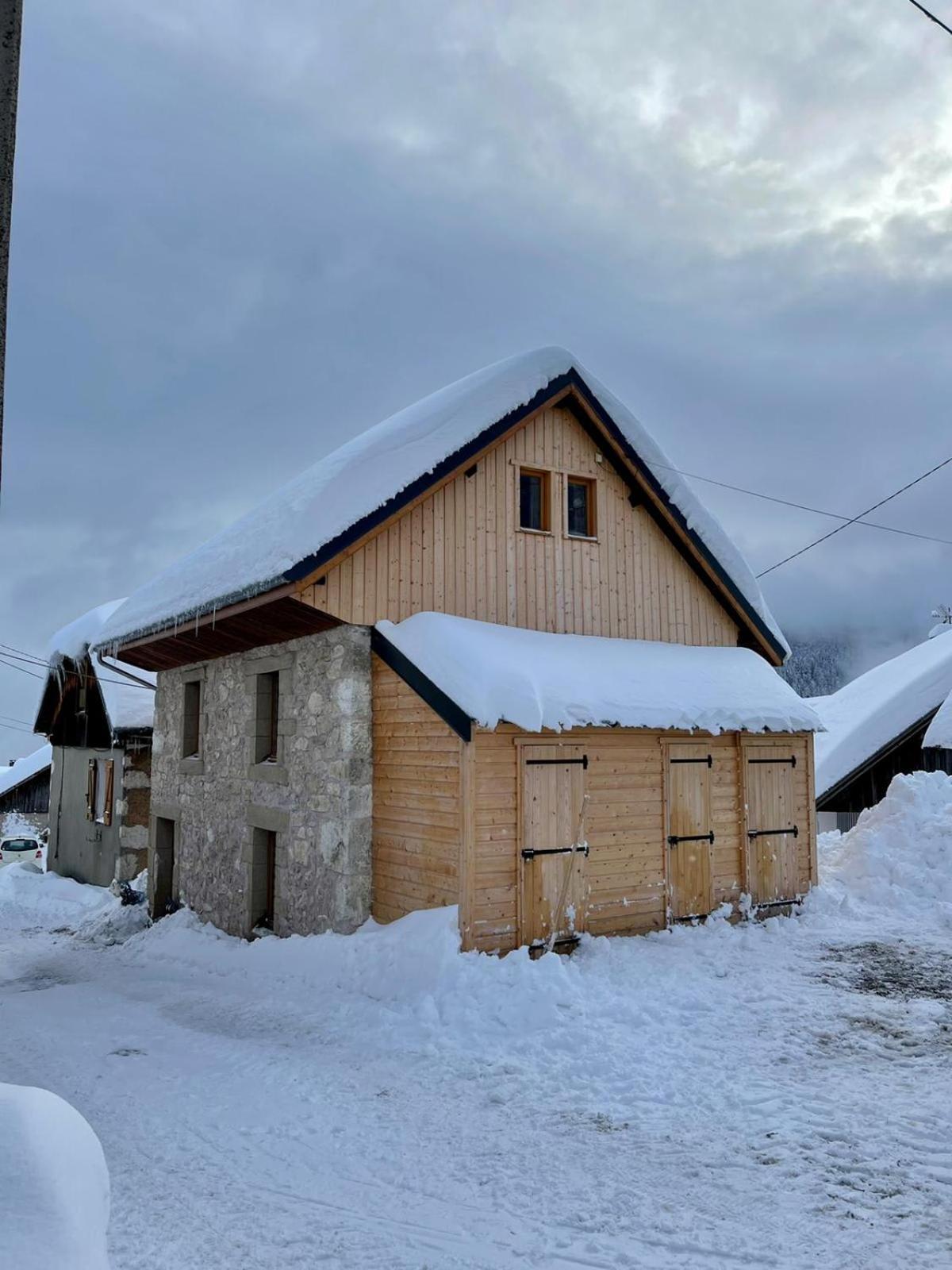 Charmante Maison Au Desert D'Entremont Les Déserts Exterior foto